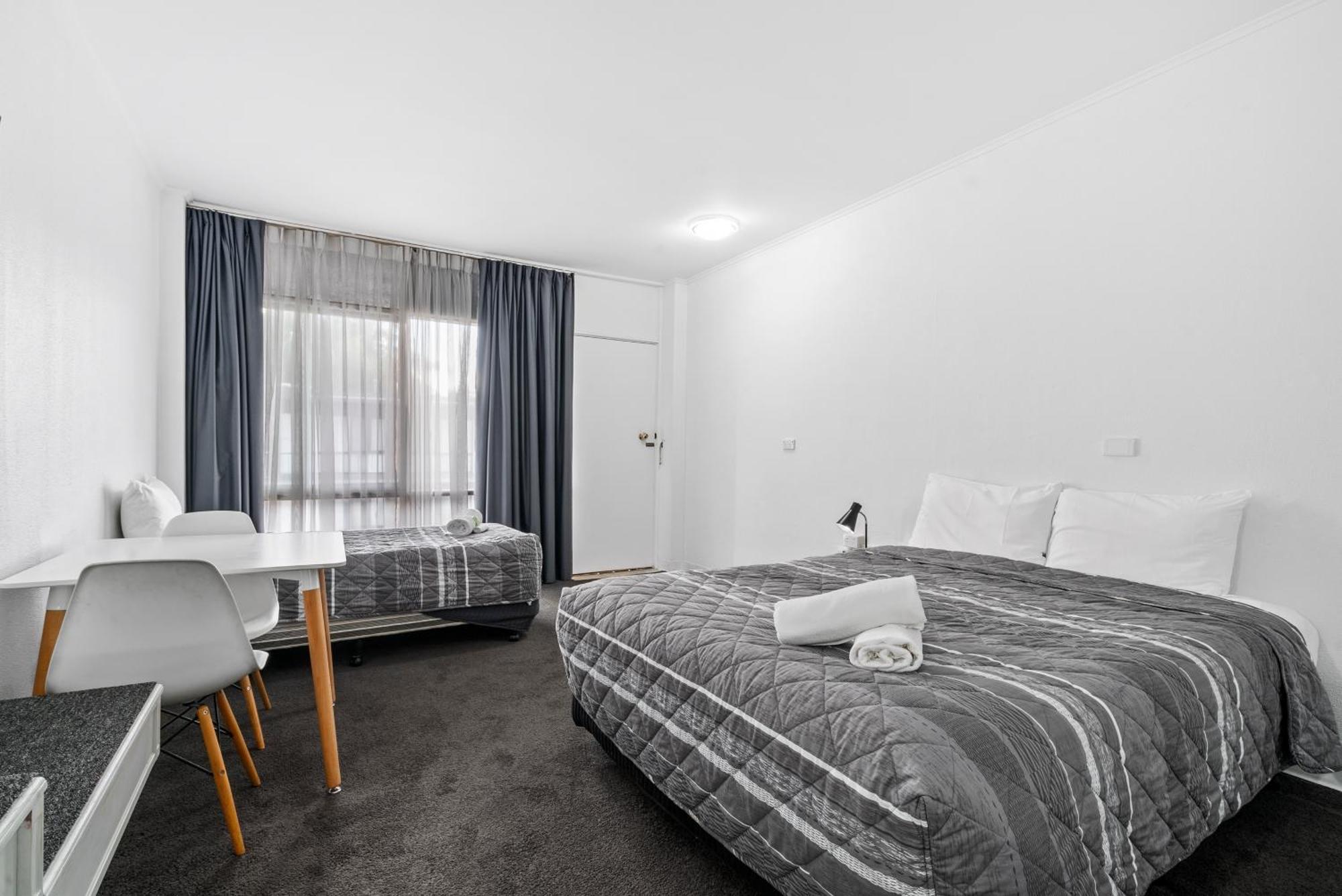 Commodore Motor Inn Albury Exteriör bild