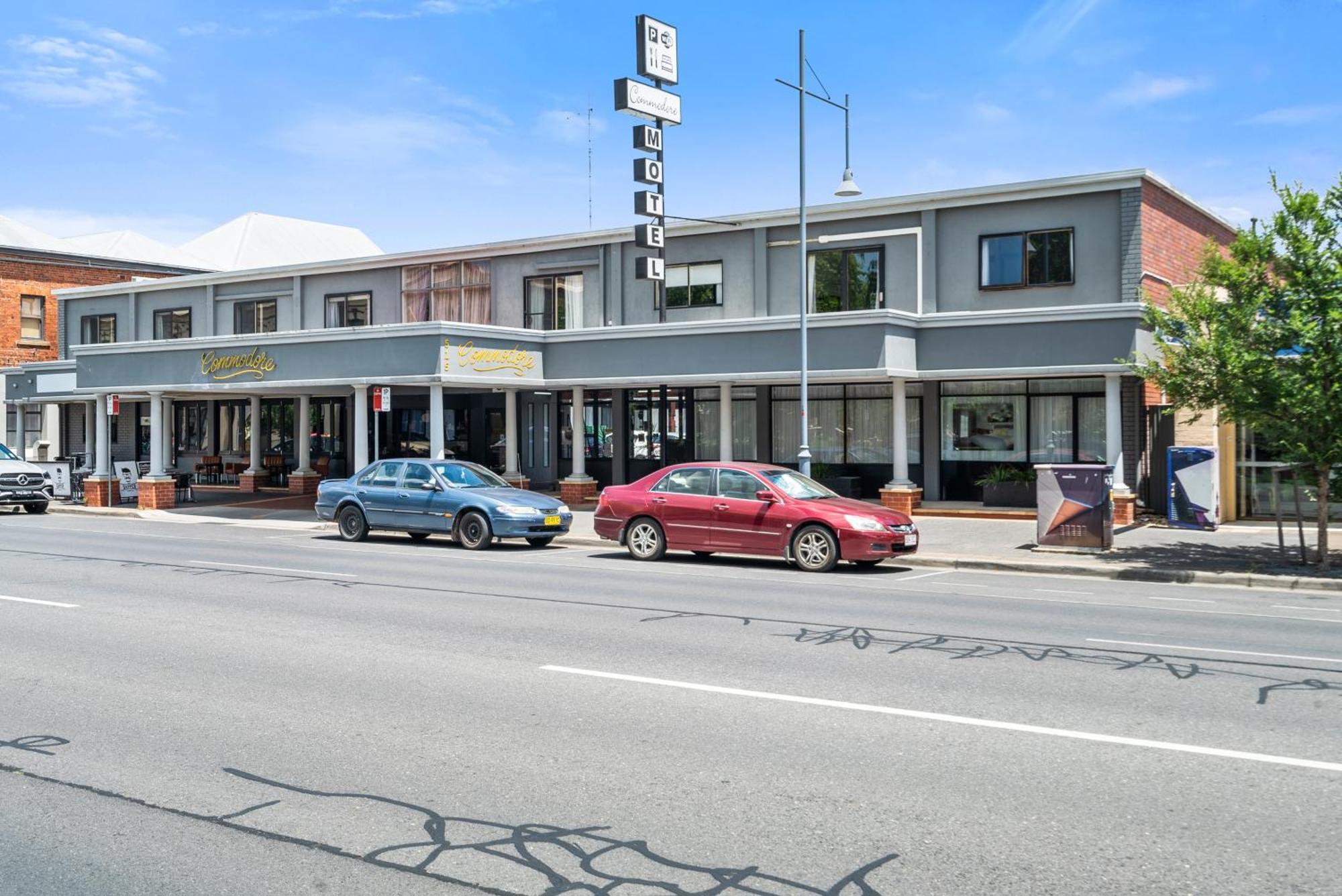 Commodore Motor Inn Albury Exteriör bild