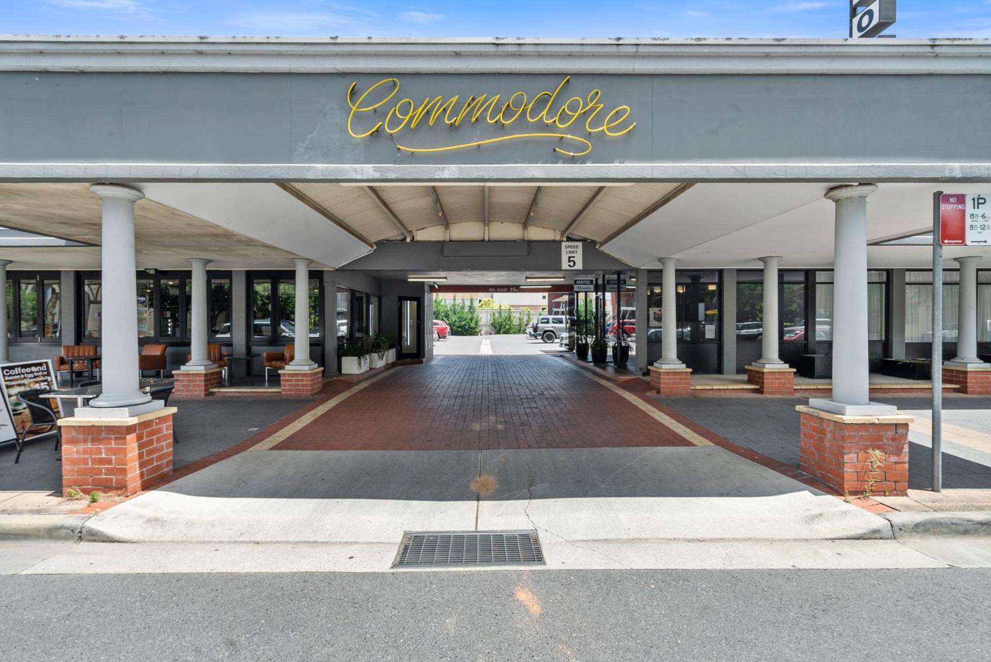 Commodore Motor Inn Albury Exteriör bild